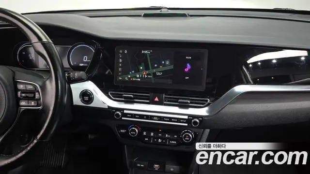 KIA NIRO PLUS 2023 — 115 339 км, серебристый, Корея — под ключ — фото 12