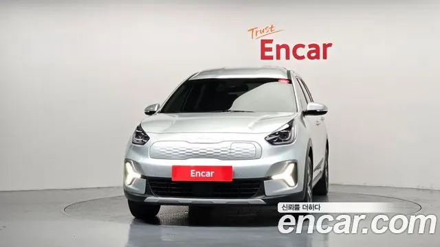 KIA NIRO PLUS 2023 — 115 339 км, серебристый, Корея — под ключ — фото 3