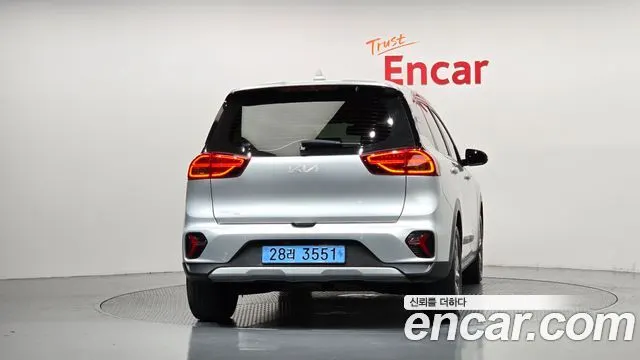 KIA NIRO PLUS 2023 — 115 339 км, серебристый, Корея — под ключ — фото 4