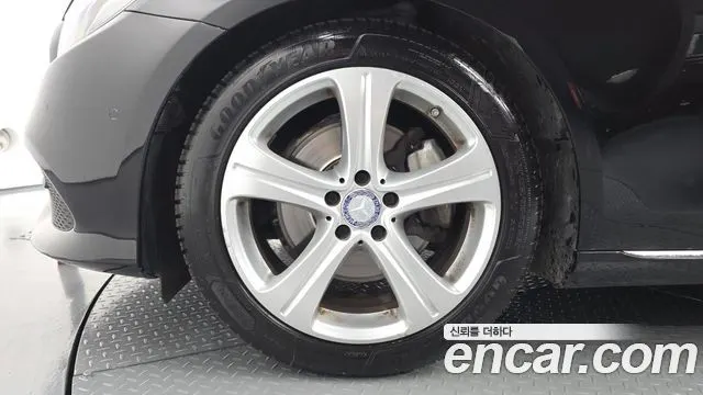 MERCEDES-BENZ E-CLASS W213 2017 — 252 407 км, чёрный, Корея — под ключ — фото 5
