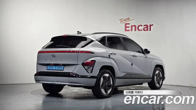 HYUNDAI KONA ELECTRIC 2023 — 59 764 км, серебристо-серый, Корея — под ключ — фото 2