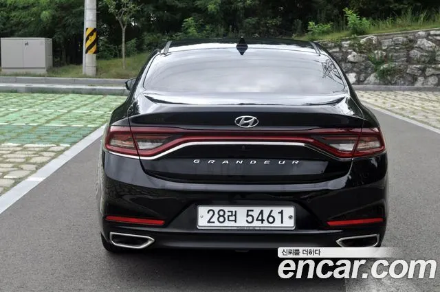 HYUNDAI GRANDEUR 2017 — 249 000 км, чёрный, Корея — под ключ — фото 6