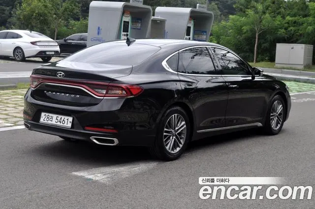 HYUNDAI GRANDEUR 2017 — 249 000 км, чёрный, Корея — под ключ — фото 8