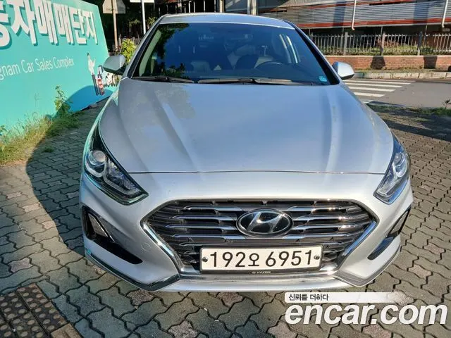 HYUNDAI SONATA 2019 — 199 920 км, серебристый, Корея — под ключ — фото 1