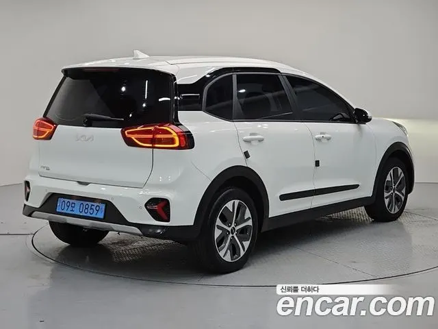 KIA NIRO PLUS 2023 — 52 004 км, белый, Корея — под ключ — фото 4