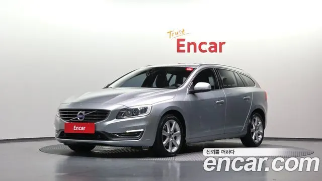 VOLVO V60 2017 — 180 813 км, серебристо-серый, Корея — под ключ — фото 1