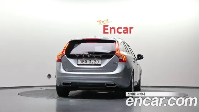VOLVO V60 2017 — 180 813 км, серебристо-серый, Корея — под ключ — фото 4