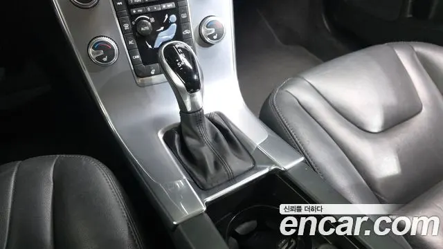 VOLVO V60 2017 — 180 813 км, серебристо-серый, Корея — под ключ — фото 9