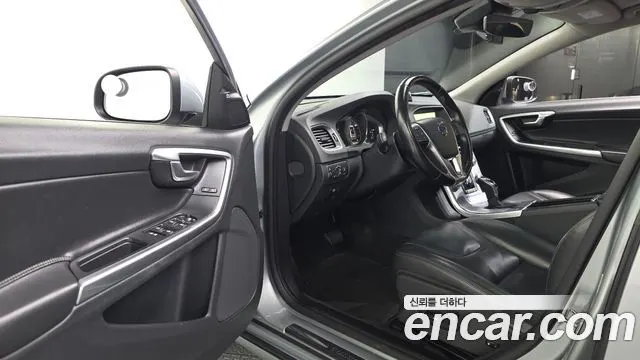 VOLVO V60 2017 — 180 813 км, серебристо-серый, Корея — под ключ — фото 10