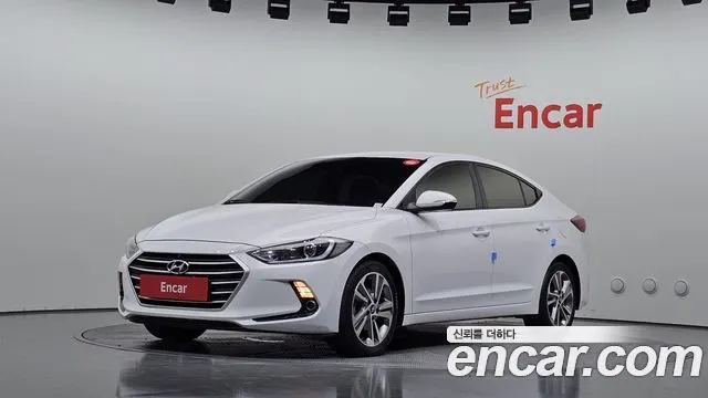 HYUNDAI AVANTE 2018 — 125 014 км, белый, Корея — под ключ — фото 1