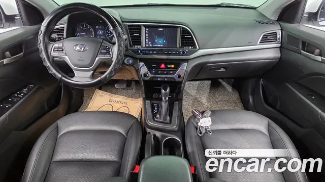HYUNDAI AVANTE 2018 — 125 014 км, белый, Корея — под ключ — фото 7