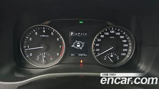 HYUNDAI AVANTE 2018 — 125 014 км, белый, Корея — под ключ — фото 8