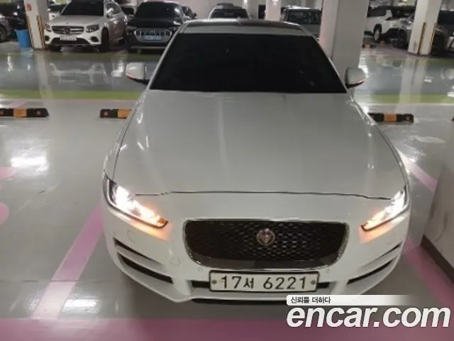 JAGUAR XE 2018 — 48 529 км, белый, Корея — под ключ — фото 1