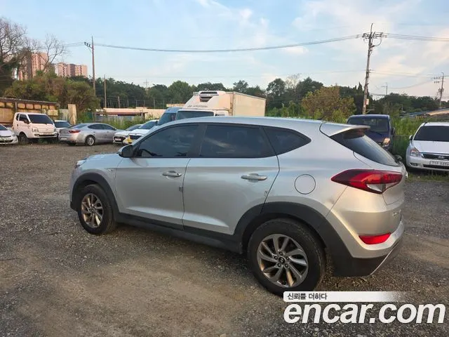 HYUNDAI TUCSON 2018 — 206 212 км, серебристый, Корея — под ключ — фото 3