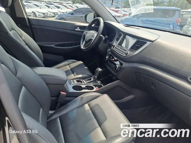HYUNDAI TUCSON 2017 — 101 905 км, чёрный, Корея — под ключ — фото 9