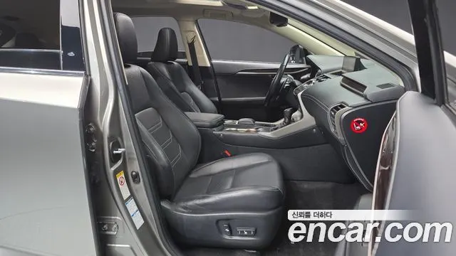 LEXUS NX300H 2019 — 197 202 км, светло-золотистый, Корея — под ключ — фото 11