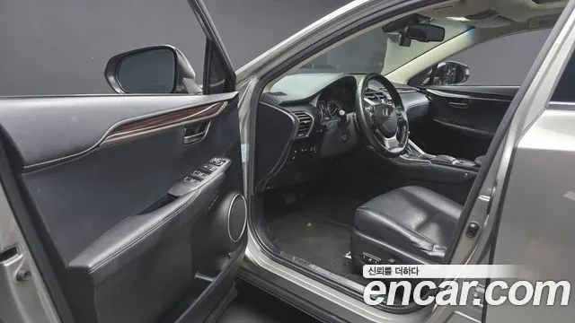 LEXUS NX300H 2019 — 197 202 км, светло-золотистый, Корея — под ключ — фото 10