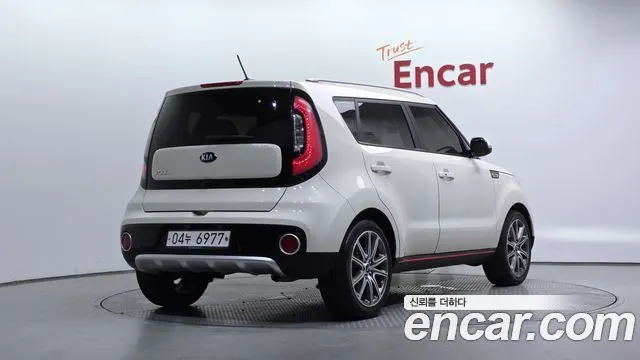 KIA SOUL 2018 — 72 504 км, белый-перламутр, Корея — под ключ — фото 2