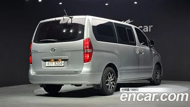 HYUNDAI GRAND STAREX 2017 — 97 525 км, серебристый, Корея — под ключ — фото 2