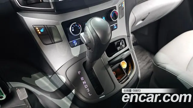 HYUNDAI GRAND STAREX 2017 — 97 525 км, серебристый, Корея — под ключ — фото 9