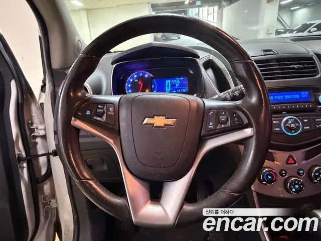 CHEVROLET TRAX 2016 — 131 767 км, белый, Корея — под ключ — фото 9