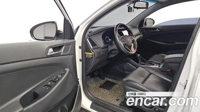 HYUNDAI TUCSON 2018 — 126 252 км, белый, Корея — под ключ — фото 10