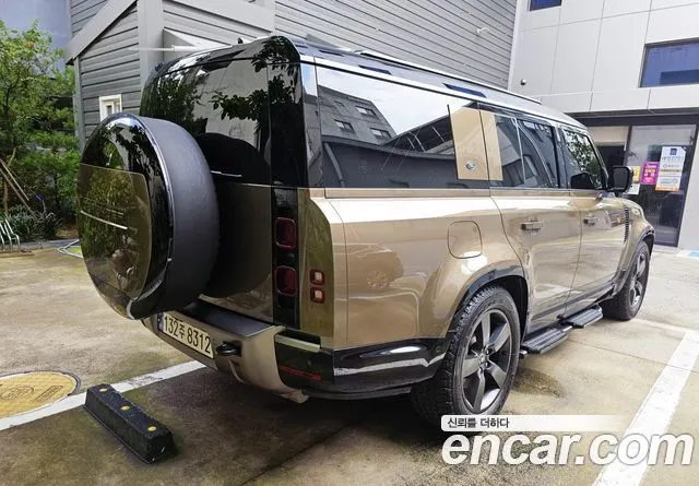 LAND ROVER DEFENDER 2024 — 24 270 км, светло-золотистый, Корея — под ключ — фото 2