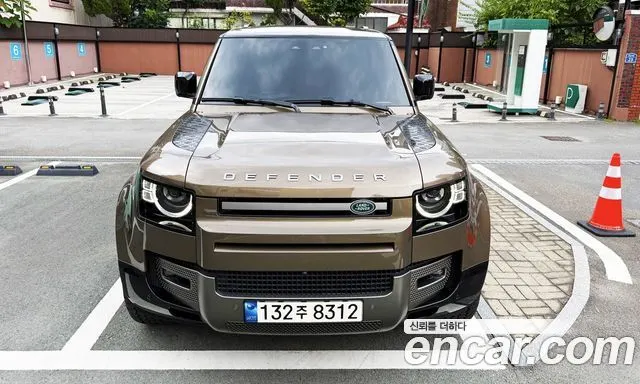 LAND ROVER DEFENDER 2024 — 24 270 км, светло-золотистый, Корея — под ключ — фото 3