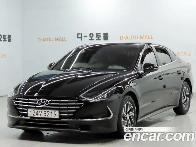 HYUNDAI SONATA HYBRID 2022 — 43 986 км, чёрный, Корея — под ключ — фото 1