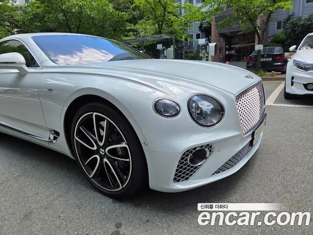 BENTLEY CONTINENTAL 2022 — 22 500 км, светло-серебристый, Корея — под ключ — фото 1