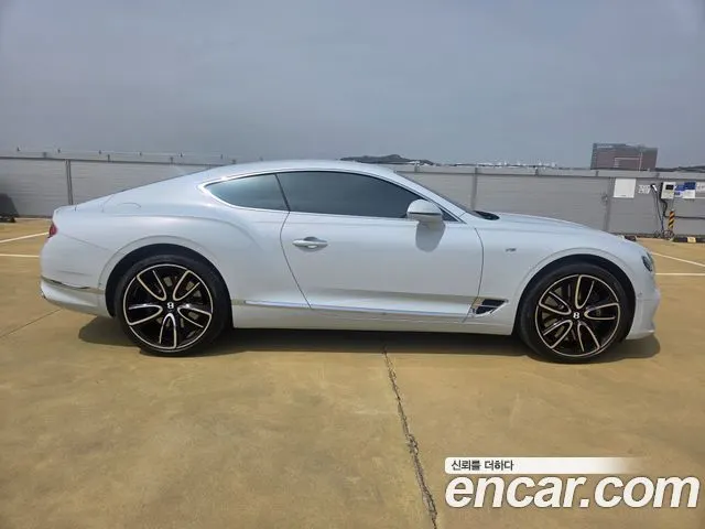 BENTLEY CONTINENTAL 2022 — 22 500 км, светло-серебристый, Корея — под ключ — фото 2