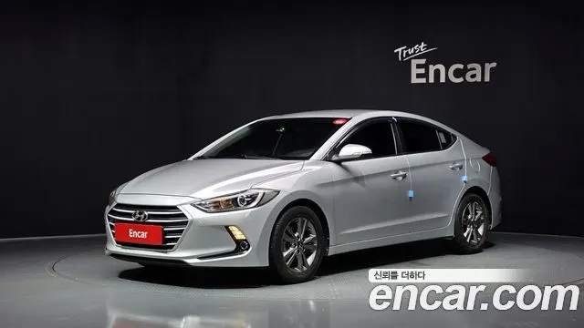 HYUNDAI AVANTE 2017 — 124 517 км, серебристо-серый, Корея — под ключ — фото 1