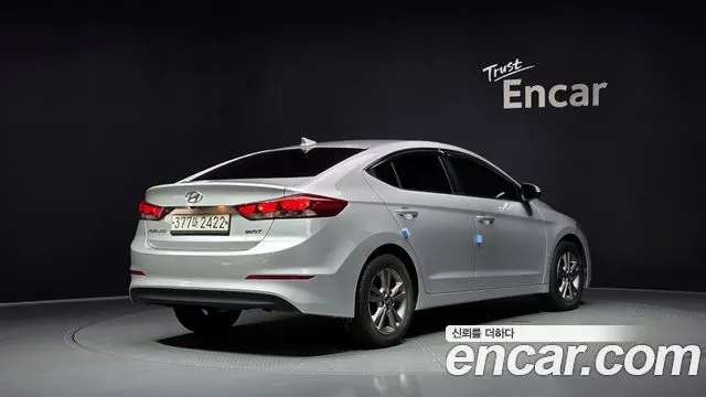 HYUNDAI AVANTE 2017 — 124 517 км, серебристо-серый, Корея — под ключ — фото 2