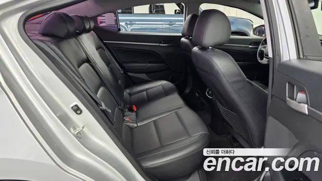 HYUNDAI AVANTE 2017 — 124 517 км, серебристо-серый, Корея — под ключ — фото 12