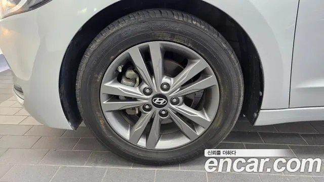 HYUNDAI AVANTE 2017 — 124 517 км, серебристо-серый, Корея — под ключ — фото 5