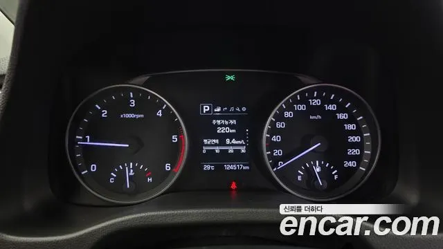 HYUNDAI AVANTE 2017 — 124 517 км, серебристо-серый, Корея — под ключ — фото 8