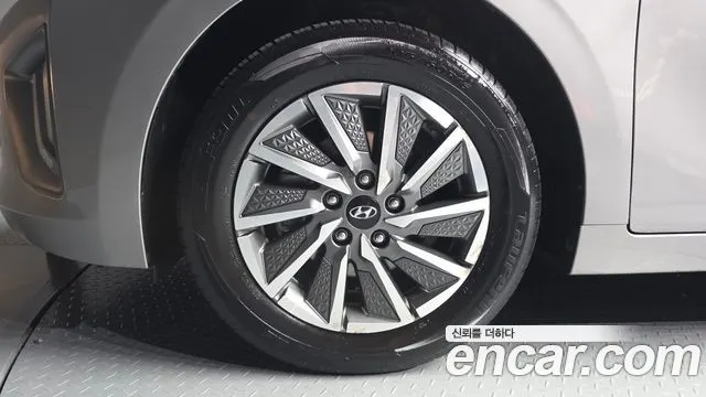 HYUNDAI IONIQ ELECTRIC 2020 — 99 046 км, серебристо-серый, Корея — под ключ — фото 5