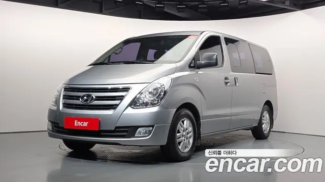 HYUNDAI GRAND STAREX 2018 — 141 362 км, серебристо-серый, Корея — под ключ — фото 1