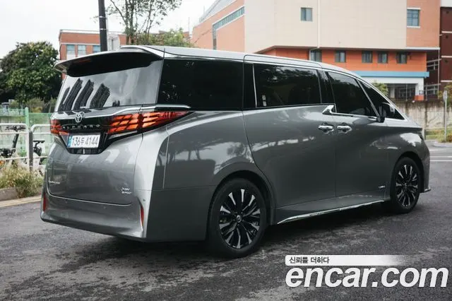 TOYOTA ALPHARD 2025 — 6 200 км, серебристо-серый, Корея — под ключ — фото 2