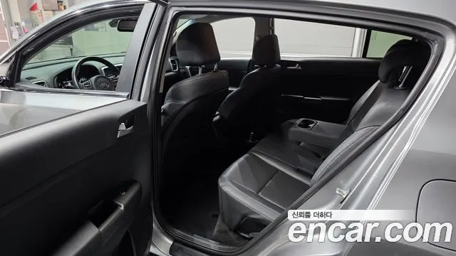 KIA SPORTAGE THE BOLD 2022 — 38 924 км, серебристо-серый, Корея — под ключ — фото 11