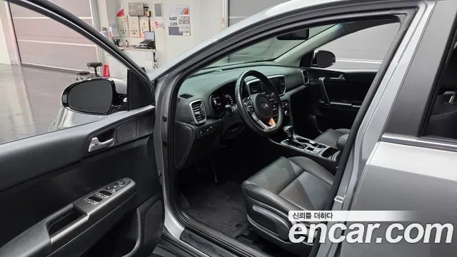 KIA SPORTAGE THE BOLD 2022 — 38 924 км, серебристо-серый, Корея — под ключ — фото 10