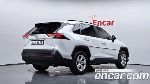 TOYOTA RAV4 2019 — 75 004 км, белый, Корея — под ключ — фото 2