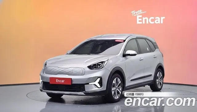 KIA NIRO PLUS 2023 — 25 885 км, серебристый, Корея — под ключ — фото 2