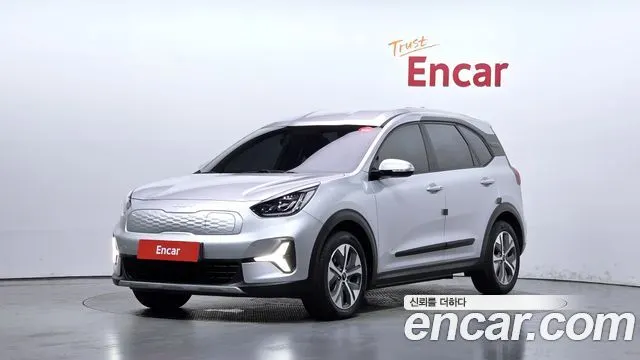 KIA NIRO PLUS 2023 — 52 357 км, серебристый, Корея — под ключ — фото 1