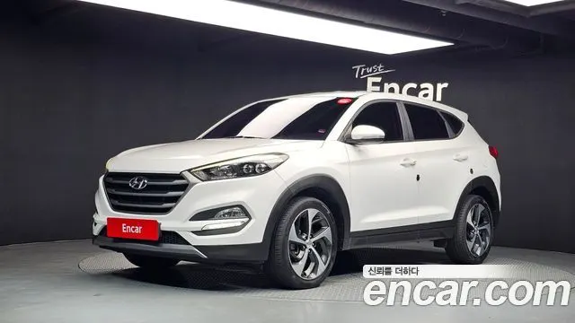 HYUNDAI TUCSON 2016 — 163 642 км, белый, Корея — под ключ — фото 1