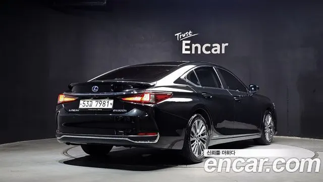 LEXUS ES300H 2019 — 61 512 км, чёрный, Корея — под ключ — фото 2
