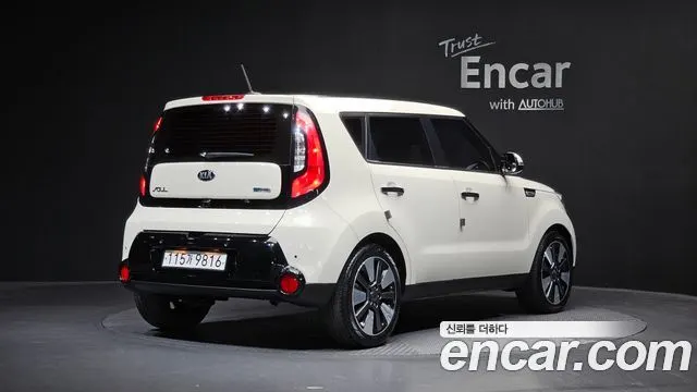 KIA SOUL 2015 — 94 975 км, белый-перламутр, Корея — под ключ — фото 1