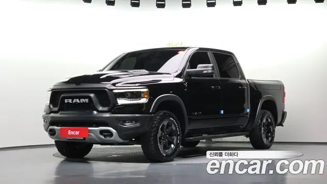 DODGE RAM PICKUP 2019 — 88 006 км, чёрный, Корея — под ключ — фото 1