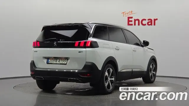 PEUGEOT 5008 2021