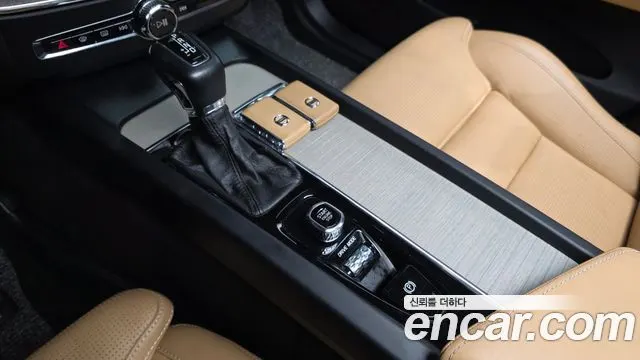 VOLVO XC60 2018 — 153 793 км, серебристо-серый, Корея — под ключ — фото 9